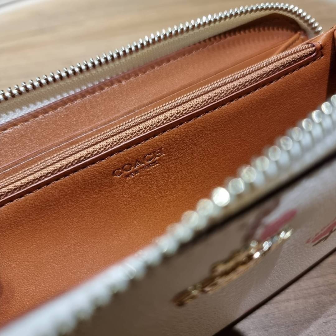 OUTLET 】COACH ACCORDION ZIP WALLET IN SIGNATURE CANVAS F86093 C3287 F98126 กระเป๋าสตางค์ใบยาว น่ารักน่าใช้