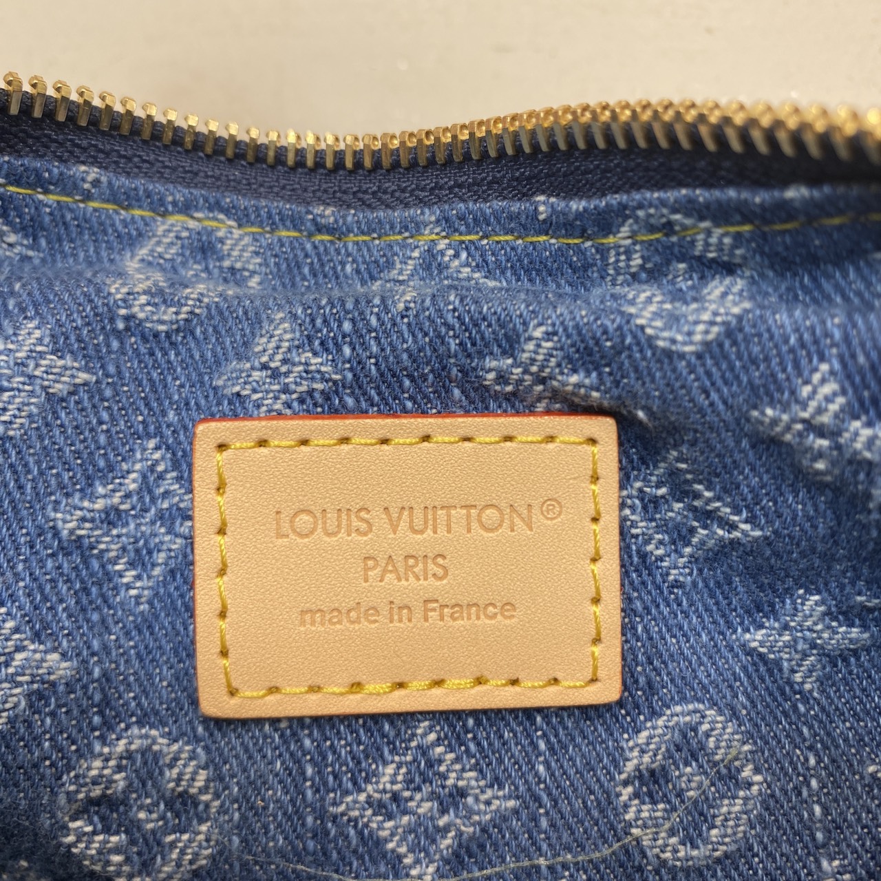 TOP ORI หนังแท้ | LV Pochette Valley bag / LV Hobo Bag กระเป๋าสะพายทรงโฮโบ ปรับลุคใหม่ด้วย Monogram Denim นำเสนอดีไซน์คลาสสิกสไตล์ร่วมสมัย