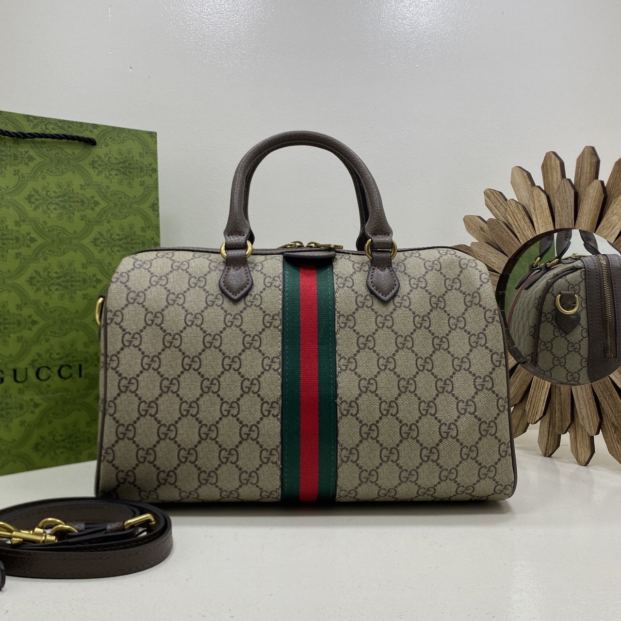GUCCI GG Ophidia medium top handle bag กระเป๋าถือทรงหมอนสวยคลาสสิค ดีไซน์แถบคาดโดดเด่น สวย หรู หูจับในตัวใช้สะดวก เปิด-ปิดกระเป๋าด้วยซิป ภายในโล่งกว้าง