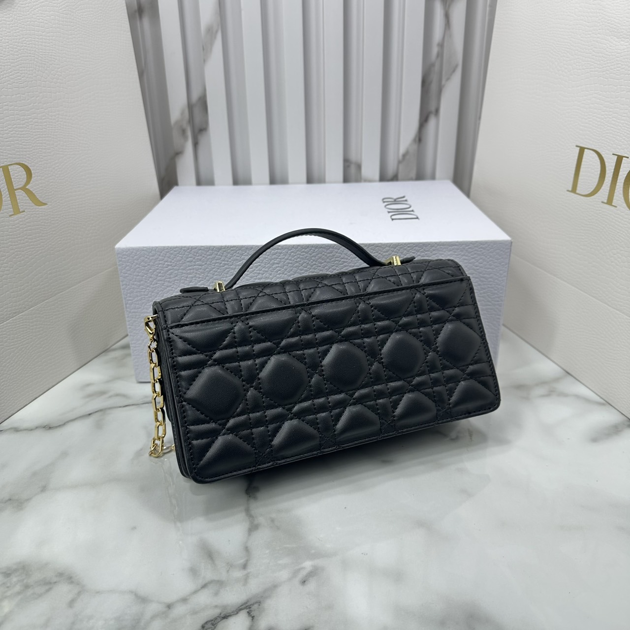 ORI หนังแท้ | My Dior Mini Bag / Dior Clutch Bag กระเป๋าสะพายทรงคลัชทันสมัย หรูหราสง่างาม จะถือหรือสะพายก็ดูดีมีระดับ กระเป๋าที่ใช้งานได้จริงใบนี้ใส่ของจำเป็นได้ครบถ้วน