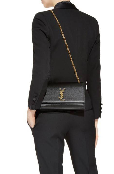 SAINT LAURENT Kate Medium leather shoulder bag VIP GIFT WITH PURCHASE (GWP) พรีเมี่ยมกิ้ฟ Limited Edition จาก YSL DUTY FREE COUNTER วัสดุหนังแกะสังเคราะห์ ลวดลายคล้ายหนังคาเวียร์ หนังสวย ใช้ทน อะไหล่ทองทั้งใบ ด้านหน้าประดับโลโก้แบรนด์ ขนาดกระทัดรัดกำลังดี