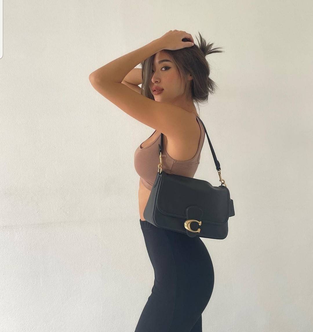 COACH SOFT TABBY SHOULDER BAG (C4823//C5261) กระเป๋าถือ กระเป๋าสะพาย ที่ใครๆก็เข้าถึงได้ หรูหรา คลาสสิค ลุคเรียบร้อย แต่ความสวยไม่น้อย! ดาเมจความลุคผู้ดีรุนแรงมาก!!เกินต้าน!!// วัสดุหนังแท้ทั้งใบ หนังเรียบ หนังนิ่มมากๆ อยู่ทรงสวยมากๆด้วย// ด้านในโล่งกว้าง