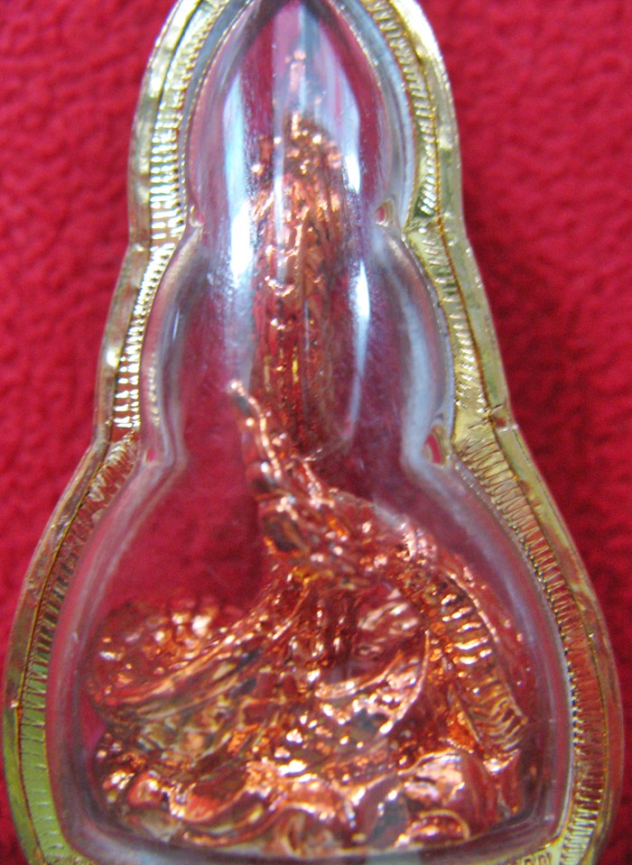 สินค้าหมดค่ะ จี้พญานาคองค์ใหญ่เนื้อทองเหลืองชุบนาคเลี่ยมทองไมครอนพร้อมใบคาถาค่ะ