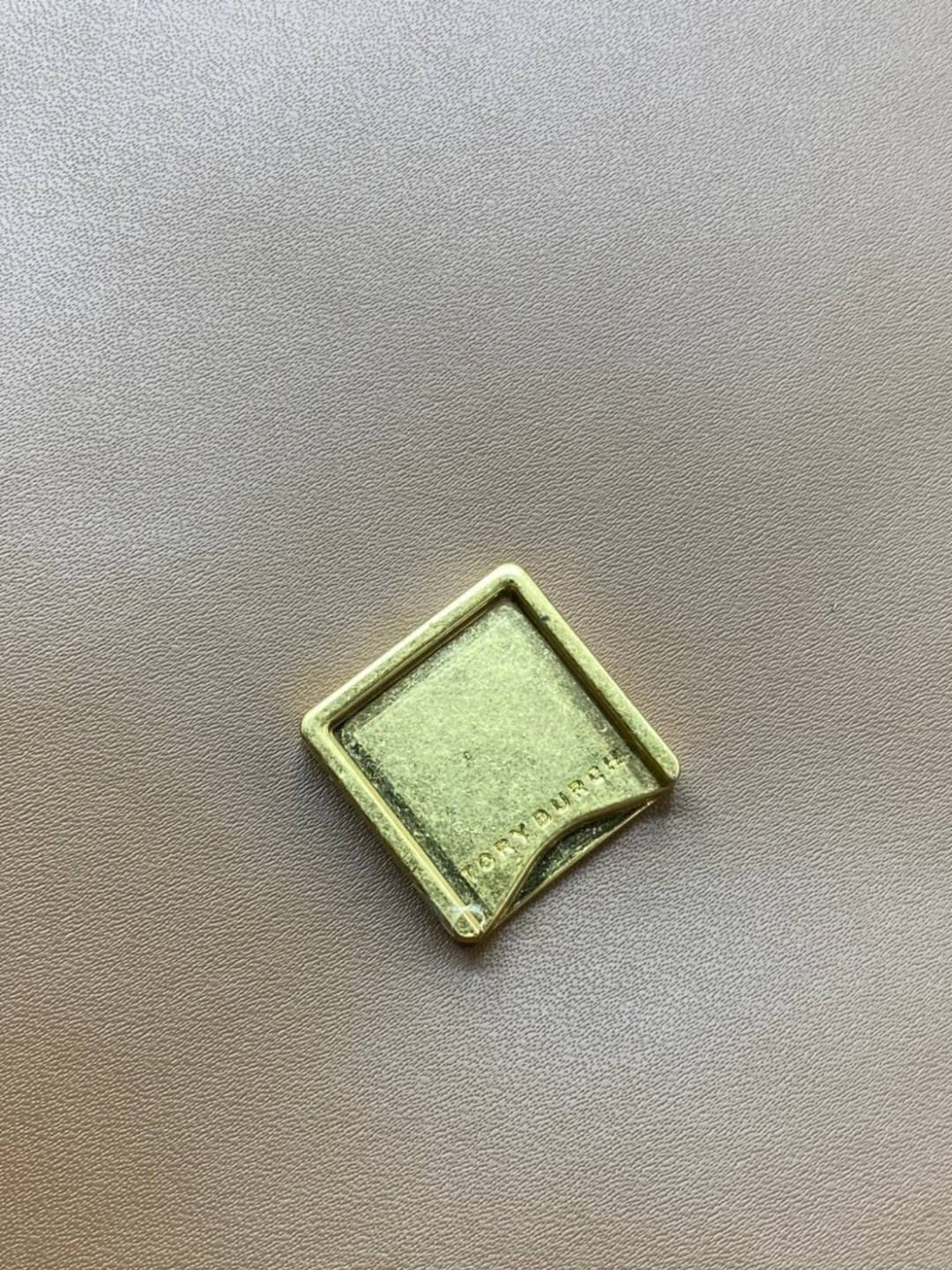 Tory Burch 75003 Eleanor Medium Convertible Shoulder Bag พร้อมส่งที่ไทย อีกรุ่นที่น่าครอบครองมากๆค่ะ กระเป๋าสะพายข้างและทบสายเป็นคล้องไหล่ได้ หนังแท้ชั้นดี ใช้ได้กับทุกๆโอกาส ห้ามพลาด ก่อนหมดนะคะ!!