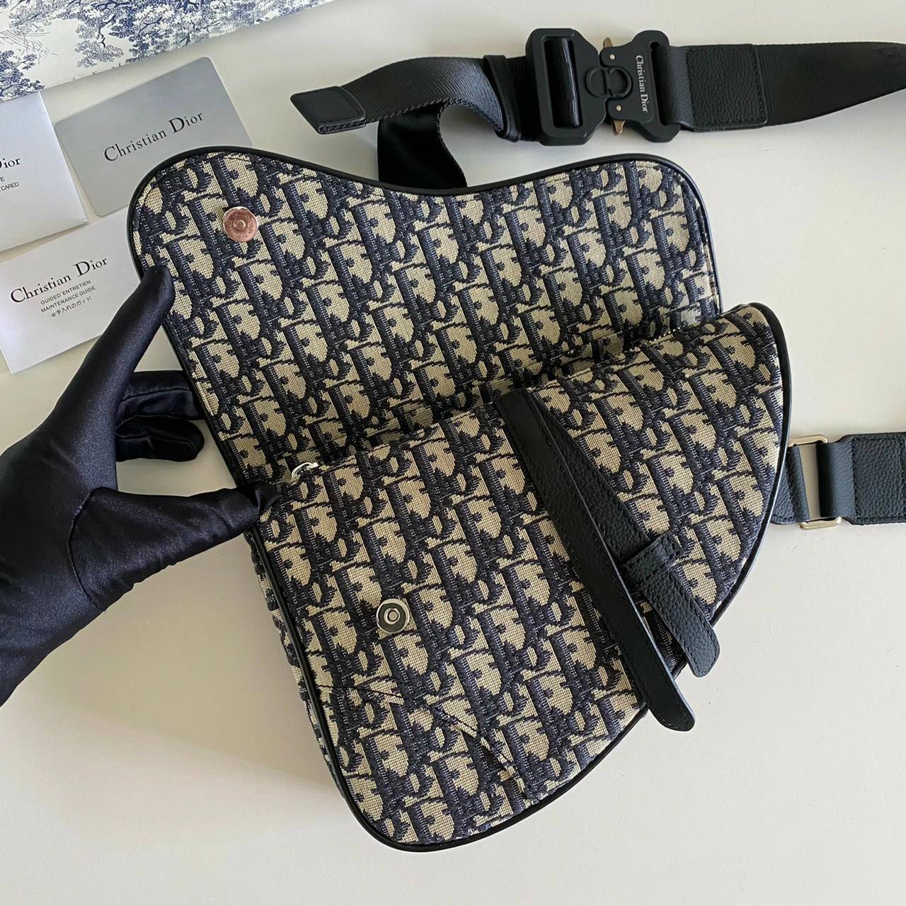 VIP 】𝐂𝐇𝐑𝐈𝐒𝐓𝐈𝐀𝐍 𝐃𝐈𝐎𝐑 SADDLE BAG Black Dior Oblique Jacquard พร้อมส่งที่ไทย 2 สีสุดคลาสสิก กระเป๋าสะพายข้าง สายปรับขนาดได้ จุของได้เยอะ ใช้ได้ทั้งหญิงชาย