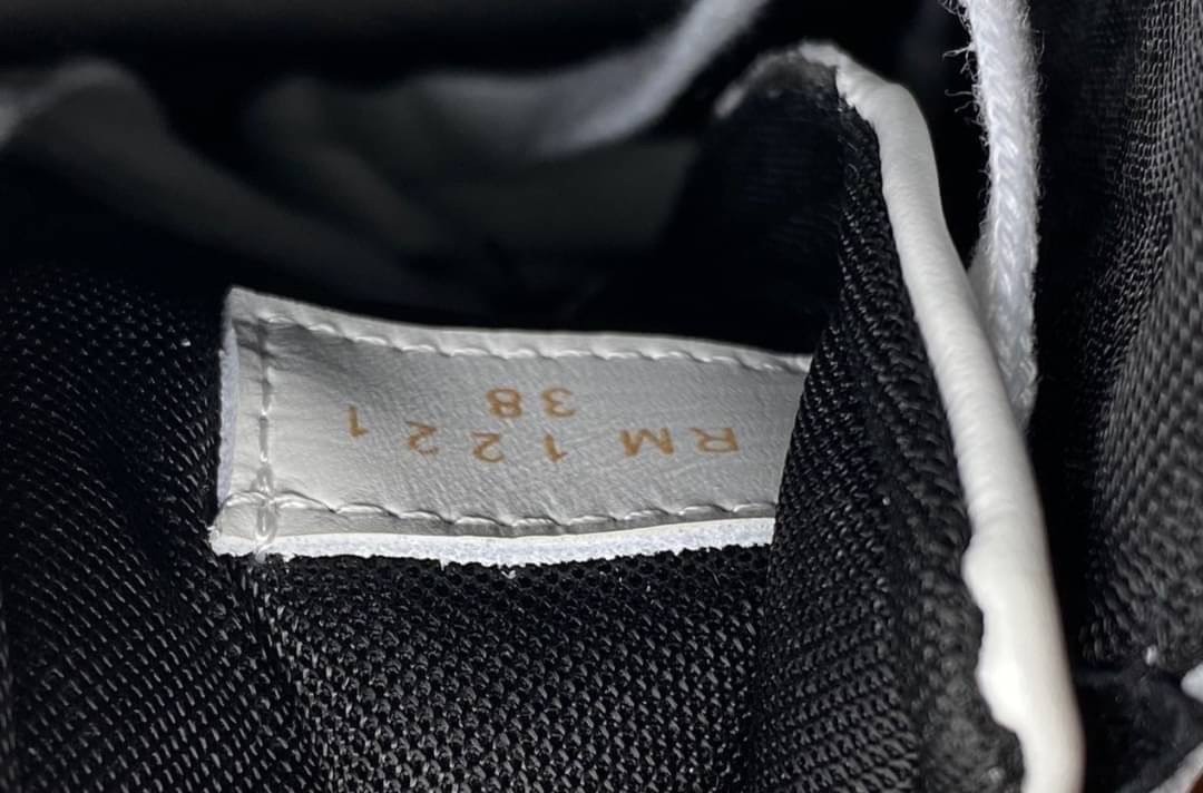 CELINE SNEAKERS / CELINE BLOCK SNEAKERS WITH WEDGE OUTSOLE IN CALFSKIN เกรดออริ สลับแท้ (พร้อมส่งที่ไทย) ใช้งานต่างประเทศได้ หนังสวยลายพิมพ์คมชัด ภาพถ่ายจากงานจริง