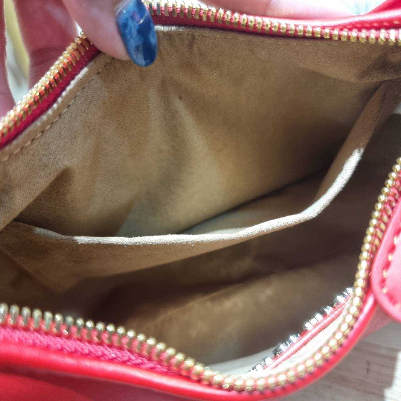 MIU MIU ZIP LEATHER TOP HANDLE BAG กระเป๋าสะพายไหล่/สะพายข้าง ทรงเก๋ ใช้งานง่าย เรียบหรูดูลัคชูสุดๆ