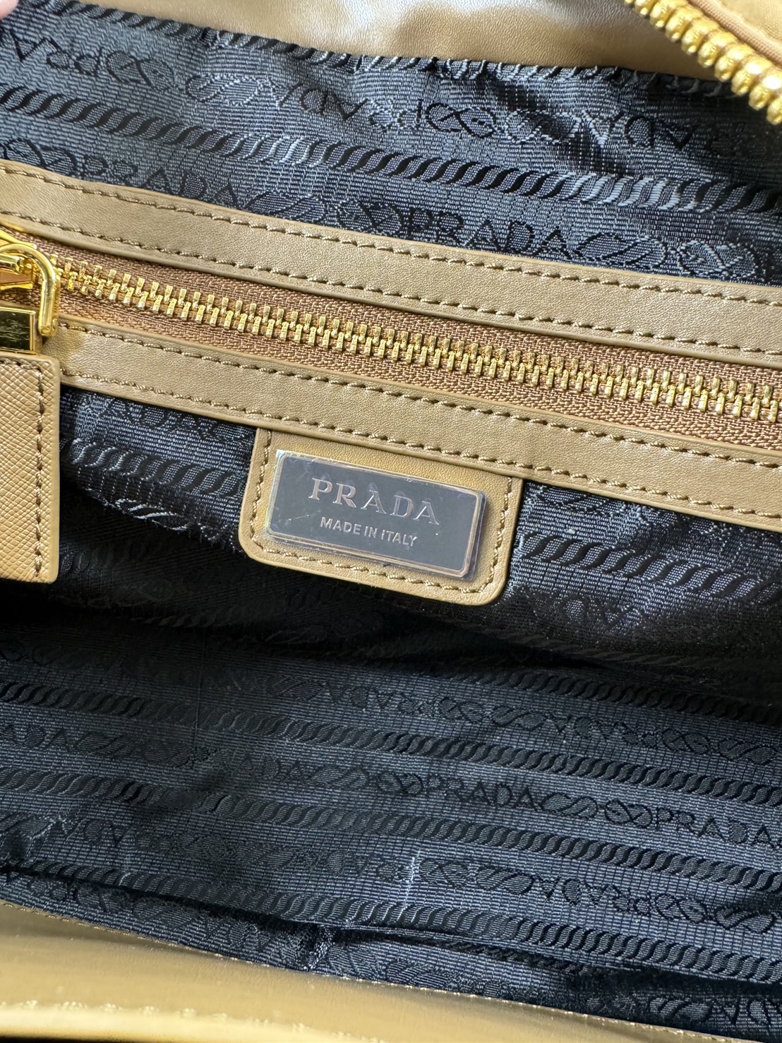 Prada Re-Edition 1978 large Re-Nylon and Saffiano leather two-handle bag 30cm กระเป๋าสะพายใบใหญ่เรียบหรู เกรดออริ สลับแท้ 1:1 ใช้งานต่างประเทศได้