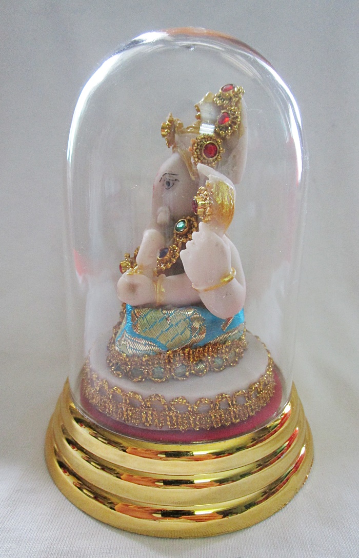 สินค้าหมดค่ะ องค์พระพิฆเนศปางสัมปทายะ(ประทานความสำเร็จ)แบบตั้งโต๊ะครอบแก้วพร้อมใบคาถา องค์ที่1ค่ะ