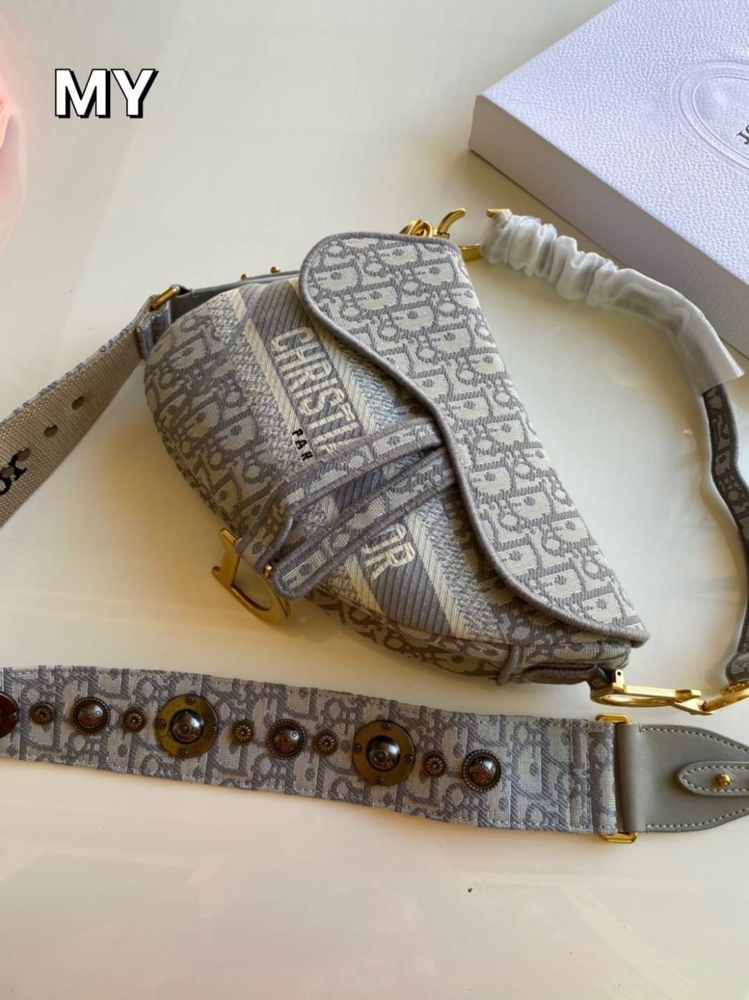 ORI หนังแท้ | Dior Saddle Bag Gray Dior Oblique Embroidery กระเป๋าสะพายทรงสวยไม่ซ้ำใคร กิมมิคในตัว ดูแพง ดีไซน์ย้อนยุค เรียบหรูเป็นเอกลักษณ์