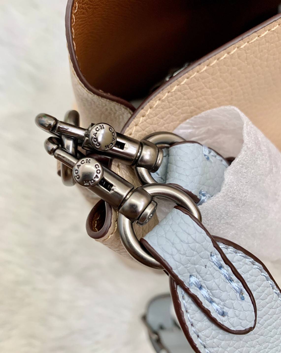 COACH WILLOW SHOULDER BAG ((C2745//C2590//C2621)) พร้อมส่งที่ไทย รุ่นแนะนำค่ะ🔥🔥 🔺กระเป๋าหิ้ว//คล้องไหล่//สะพายข้าง สุดคุ้ม! หนังแท้ชั้นดี ได้ไปหลงรักแน่นอนค่ะ หนังสวยมากๆ😘 🔺ตัวกระเป๋าแบ่งเป็นสองช่องหลัก ด้านนึงเป็นแ