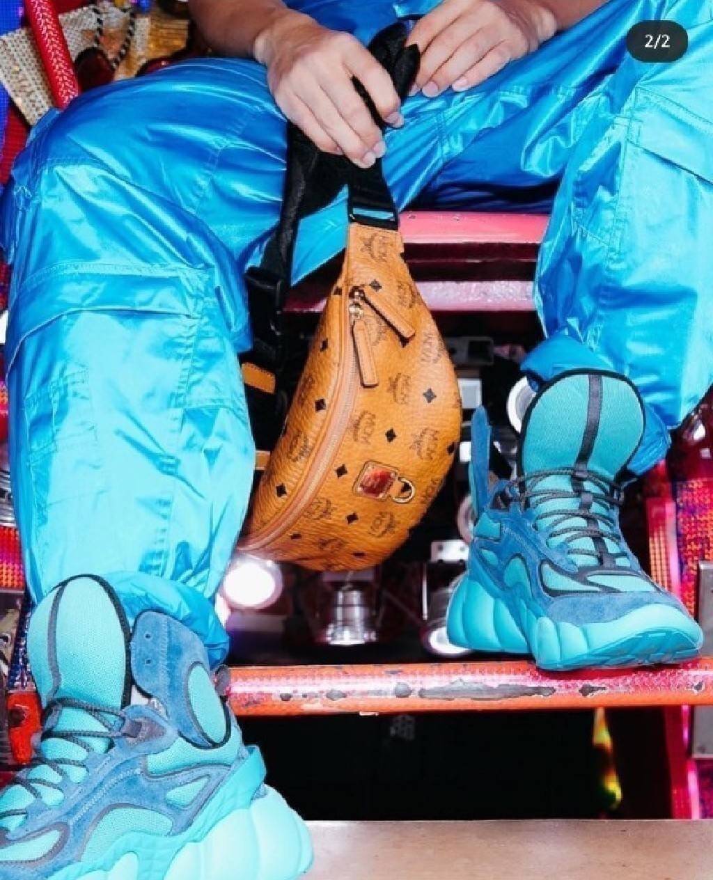 M.C.M FURSTEN BELT BAG IN VISETOS กระเป๋าคาดอกยอดฮิต หนุ่มๆสาวๆใช้ได้ไม่มีเบื่อ รุ่นขายดี ลายวิเซโต้เอกลักษณ์ ทั้งสปอร์ตและดูหรูในตัว ใช้งานง่าย ได้ทุกลุค วัสดุหนังแคนวาสคุณภาพดี มีช่องซิปหลัก และซิปด้านหลังกระเป๋า ภายในเป็นช่องโล่งบุผ้าซับอย่างดี รุ่น un