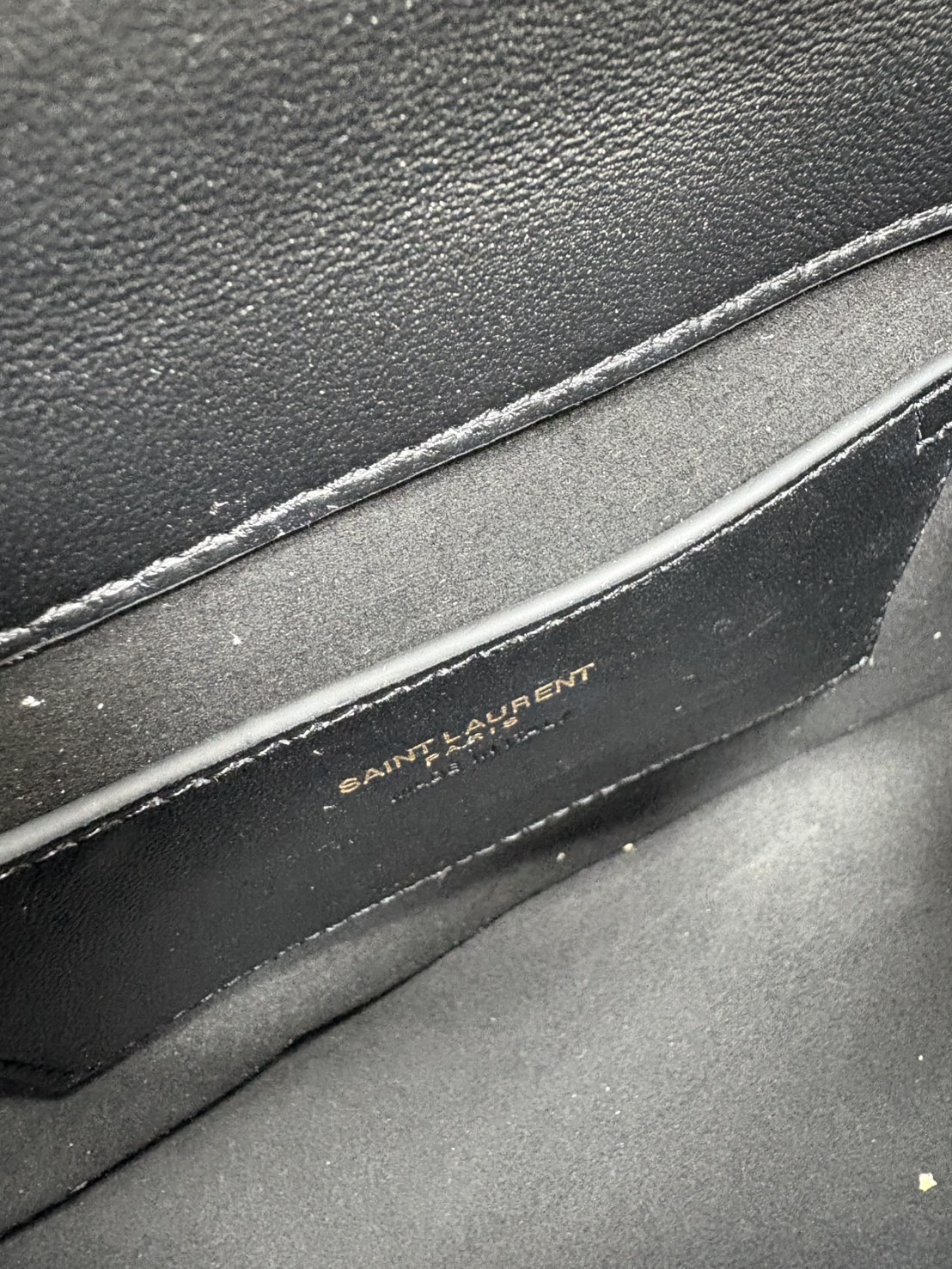 ORI หนังแท้ | YSL Solferino Large Bag / YSL Hobo Bag กระเป๋าสะพายไหล่ทรงกล่องเรียบหรูดูแพง โดดเด่นด้วยตัวปิดโลโก้ YSL ดีไซน์โค้งมนแตกต่างจากรุ่นดั้งเดิมดูหราหรามากขึ้น สายสะพายปรับได้ ช่วยให้จัดแต่งทรงได้ตามใจชอบ