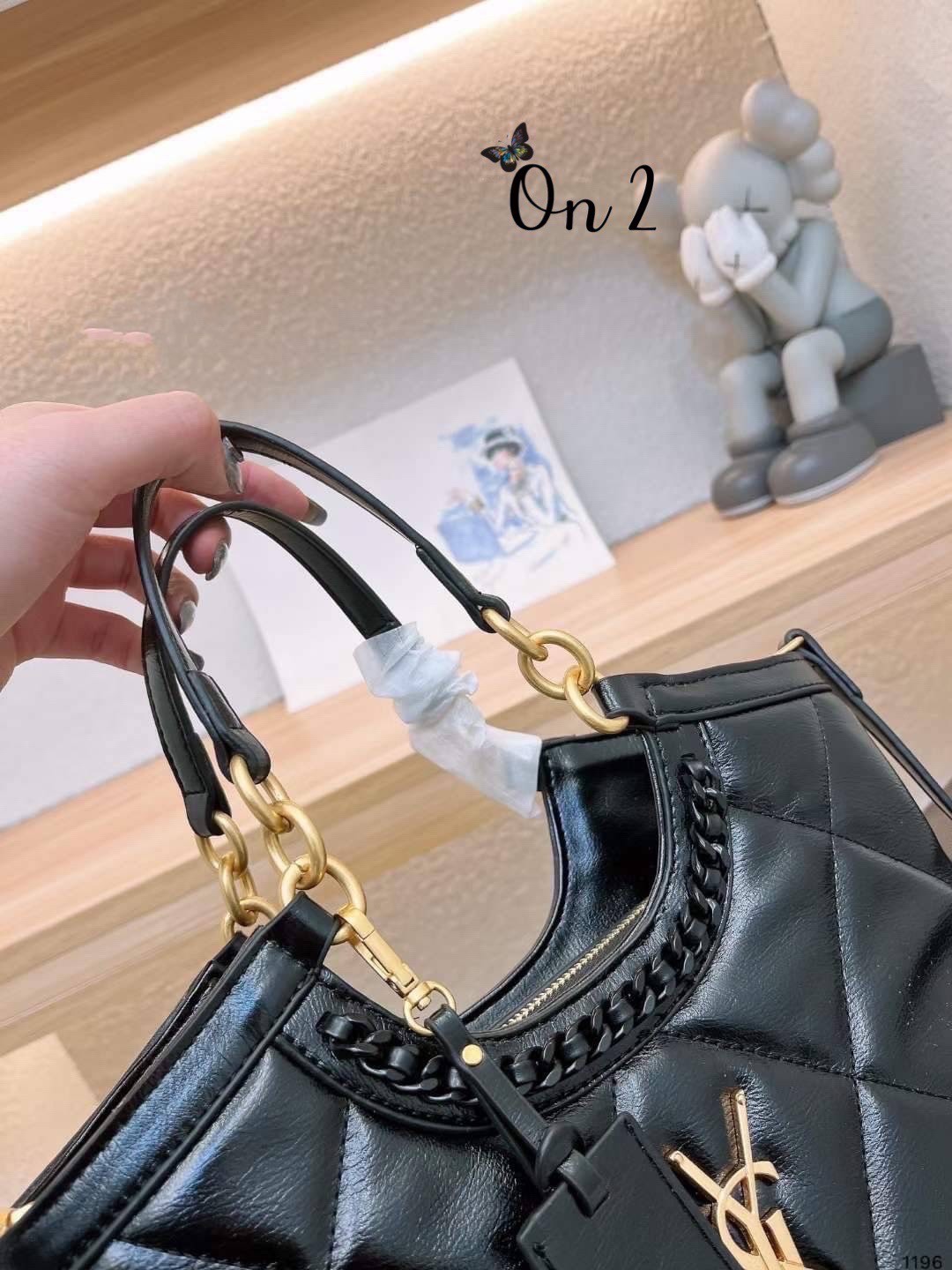 YSL Shopping Tote Handbag & Crossbody Bag 10" ใหม่รับ summer กระเป๋าสะพายทรงโท้ท งานหนังสวยเต็มใบ จุของได้แบบจุกๆ ดีไซน์คลาสสิค ใช้งานได้ง่ายด้วยหูจับและสายสะพาย