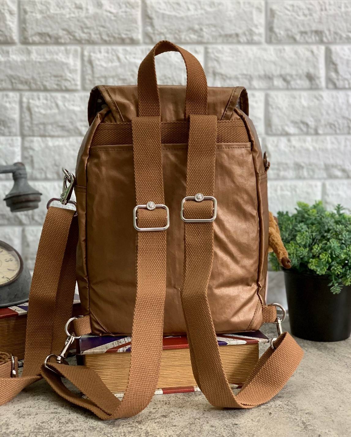 New!! Kipling Backpack//Shoulder Bag >>Kipling factory oem HK 🍭สินค้าราคาพิเศษค่ะ🍭 ✔️กระเป๋าสะพายหลัง//สะพายข้างได้ สุดคุ้มค่ะรุ่นนี้!! ✔️วัสดุไนล่อน ด้านหน้ามีช่องซิปเล็กใส่มือถือหรือของจุกจิกค่ะ ✔️เปิดปิดกระเป๋