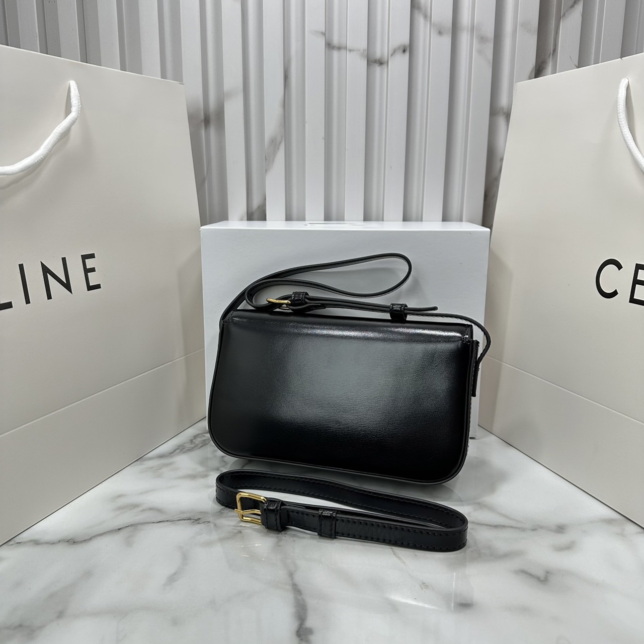 CELINE TRIOMPHE SHOULDER BAG / Celine SHOULDER BAG CLAUDE in shiny กระเป๋าสะพายไหล่ พร้อมสายสะพาย 2 เส้น เกรดออริ 1:1 ใช้งานต่างประเทศได้
