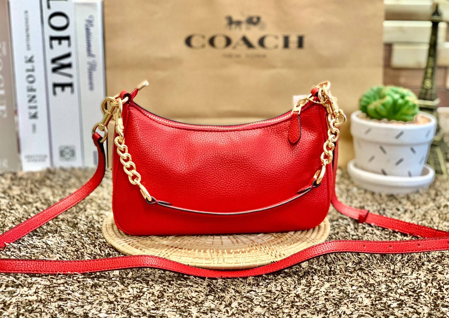 พร้อมส่งครบสี สวยทุกสีเลยค่า😘 ((CA173//CA209//CA548)) COACH TERI SHOULDER BAG 🔹กระเป๋าทรงพอช ในรูปแบบหนังแท้ หนังนิ่มสวยมากค่ะ