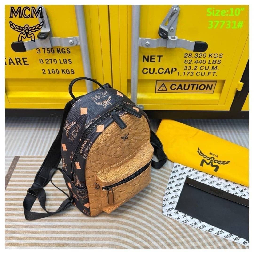 ORI | M.C.M Stark Backpack in Monogram Mix กระเป๋าเป้แมกซี่คอลใหม่ โดดเด่นด้วยดีไซน์สีดำด้านข้างและสายกระเป๋าตัดสีกันได้อย่างลงตัว Best seller Unisex ของงานเป้จริงๆ