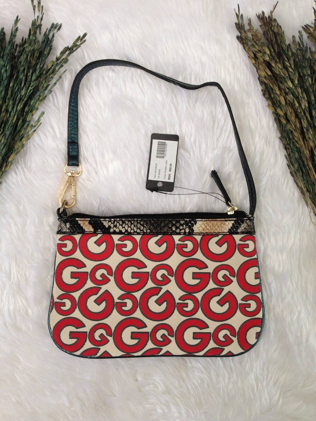 Guess clutch bag กระเป๋าคลัชถือ มาพร้อมสายสะพาย น้ำหนักเบา สีสันสวยงาม แต่งแคนวาสด้วยอักษรG สลับหนังลาย โลโก้โลหะสลักบนหนัง สามารถใส่ iPhone 8+ ได้ สวยหรู น่าใช้มากค่า