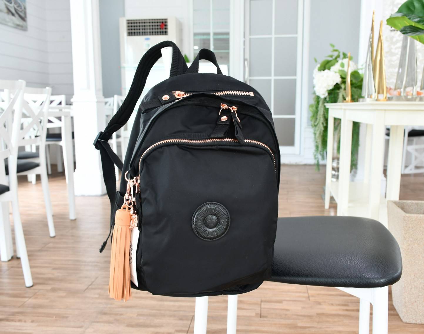 KIPLING Delia Medium Backpack with Front Pocket and top handle กระเป๋าเป้ไซส์ขนาดกลาง วัสดุ Polyester100% อะไหล่สี Rose gold พวงกุญแจmonkeyและพู่หนังrubber เพิ่มความหรูหรา