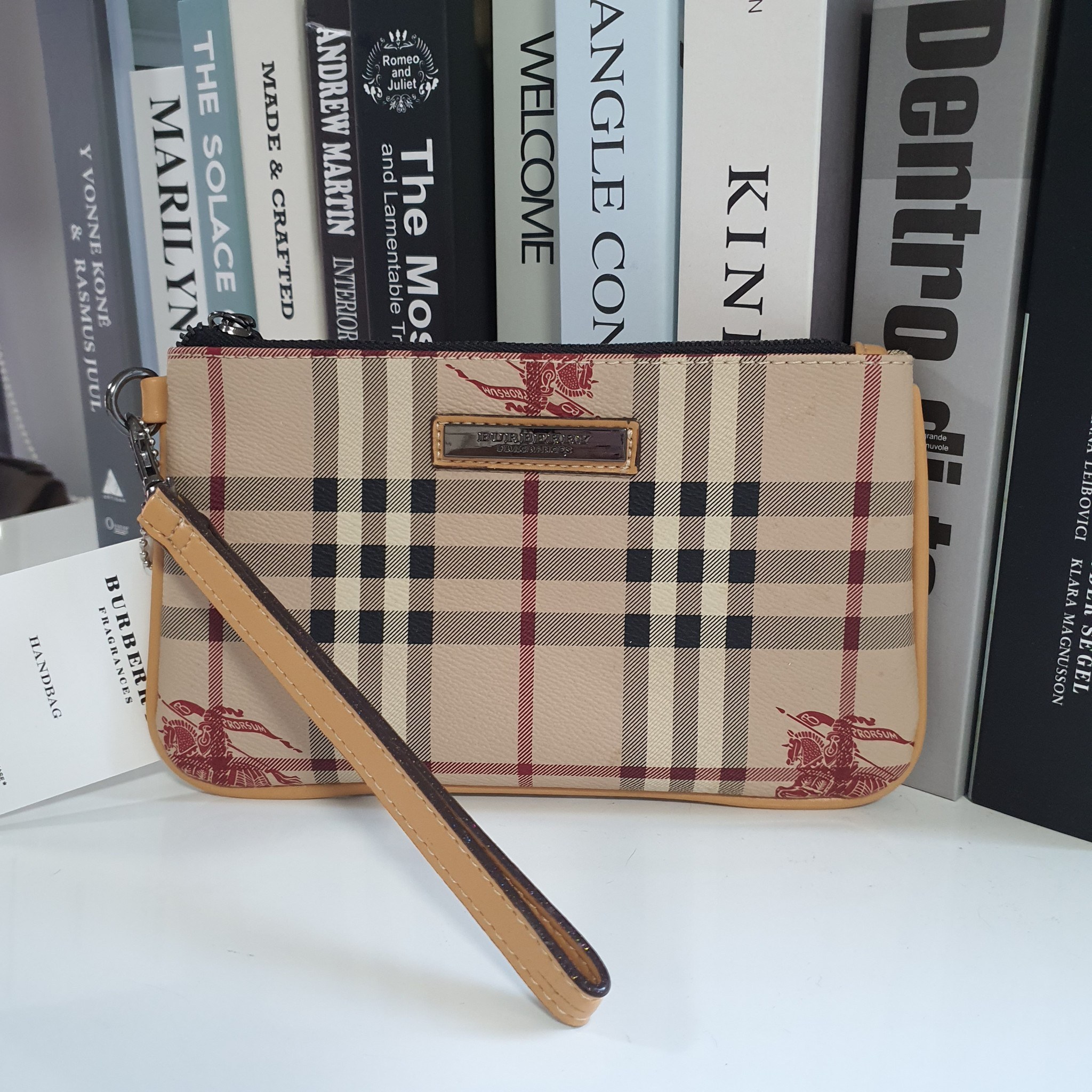 BURBERRY FRAGRANCES WRISTLET VIP Gift With Purchase Limited Edition พรีเมี่ยมกิ๊ฟของเเท้จากเคาน์เตอร์น้ำหอม