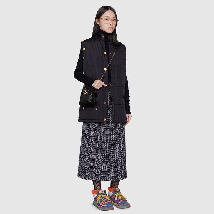 VIP 】Gucci GG Marmont mini bucket bag กระเป๋าสะพายข้าง Premiumgift วัสดุหนังแท้ ด้านในโล่ง มีช่องใส่บัตร3ช่อง ใส่กระเป๋าตังค์ ใส่โทรศัพท์ Iphone+ ได้ สายโซ่ยาว Crossbody ได้ ถอดสายได้ น้ำหนักเบา มาพร้อมถุงผ้าแบรนด์ ใบนี้คือที่สุด คุณหนูมากมาย ไม่ควรพลาดเล