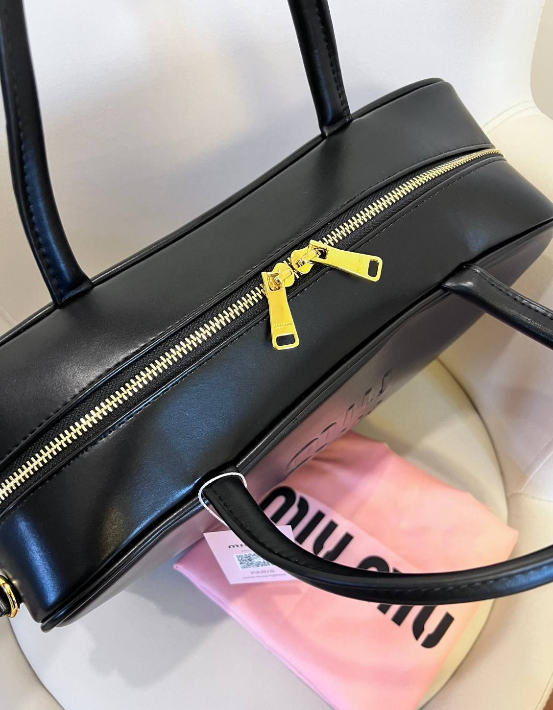 MIUMIU Leather top-handle bag / MIUMIU Boston Bag กระเป๋าถือสะพาย เกรดออริ 1:1 ใช้งานต่างประเทศได้