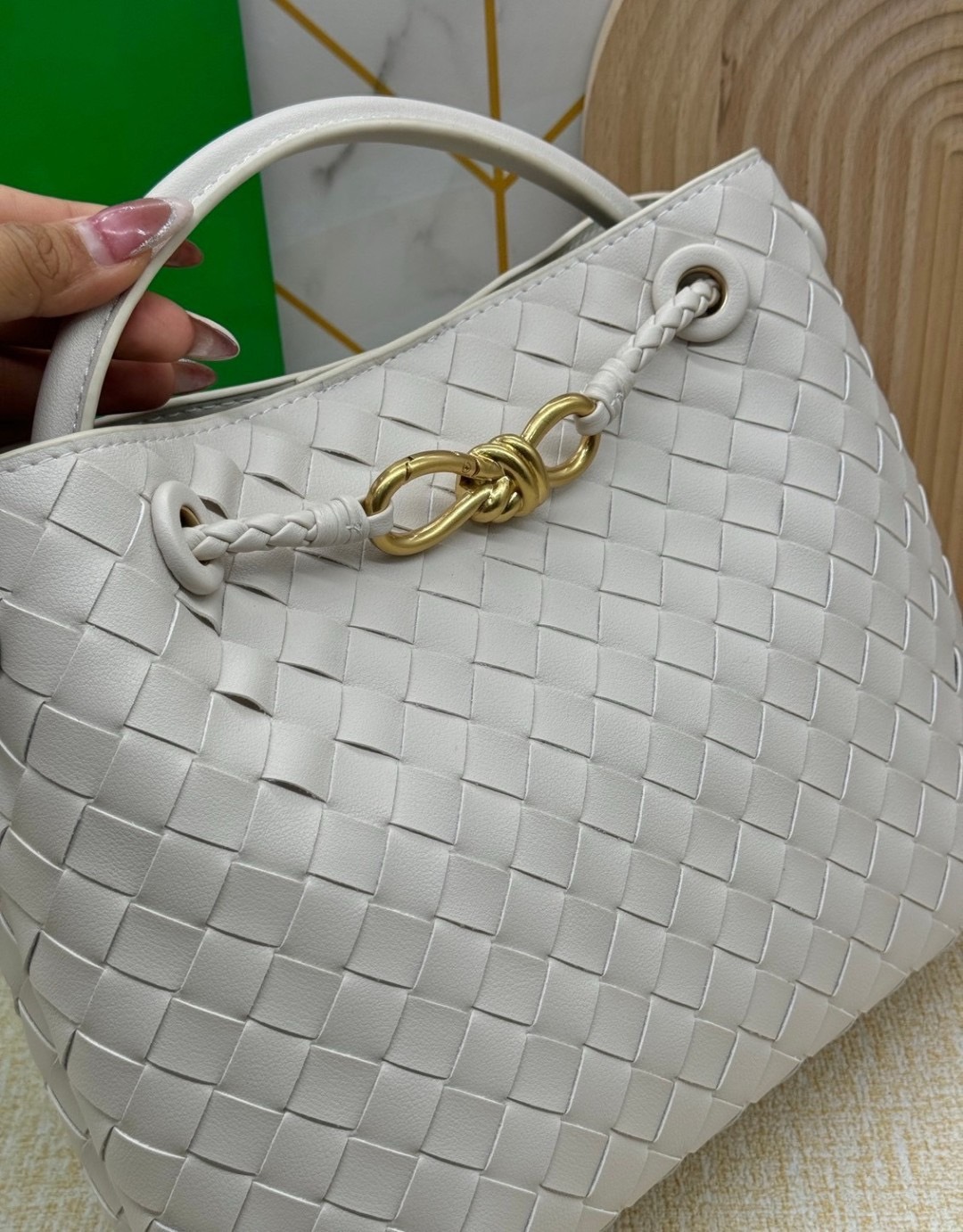 BOTTEGA Small Andiamo Top handle bag 28cm / BOTTEGA Tote Bag กระเป๋าสะพายดีไซส์สาน วัสดุเดนิมคอตตอนรุ่นใหม่ สวยงามเป็นเอกลักษณ์ เกรดออริ 1:1 ใช้งานต่างประเทศได้