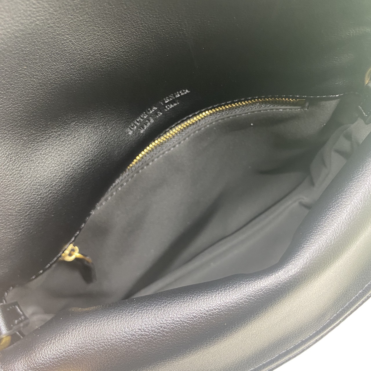 ORI หนังแท้ | Bottega Veneta Liberta Bag / BV Crossbody Bag กระเป๋าสะพายสุดชิค ดีไซน์เรียบหรูโดดเด่น 🤍 เกรดออริจินอล หนังแท้