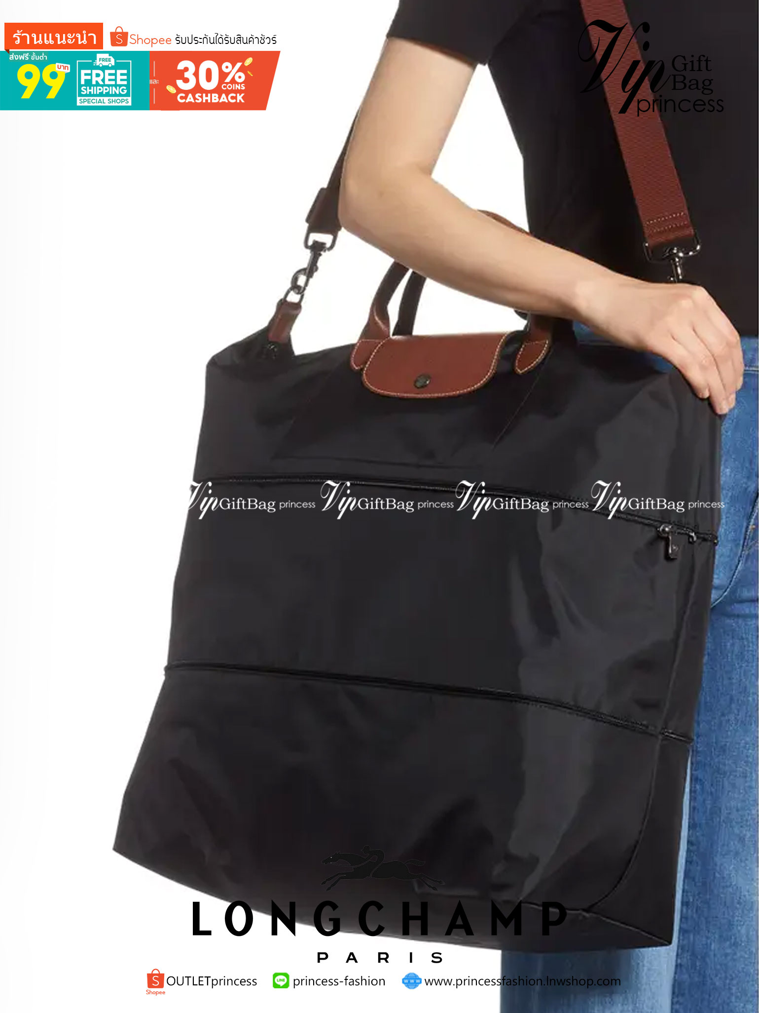 LONGCHAMP LE PLIAGE CLUB TRAVEL BAG กระเป๋าขนาดใหญ่สำหรับการเดินทาง เราเรียกที่นี้ว่า travelling bag รุ่นคลาสสิค มาพร้อมสายสะพายยาวที่ปรับและถอดออกได้ ความพิเศษของรุ่นนี้ที่ครองใจนักเดินทางทั่วโลก คือซิปรอบตรงกลางตัวกระเป๋า สามารถเปิดซิปเพื่อขยายขนาดและพั