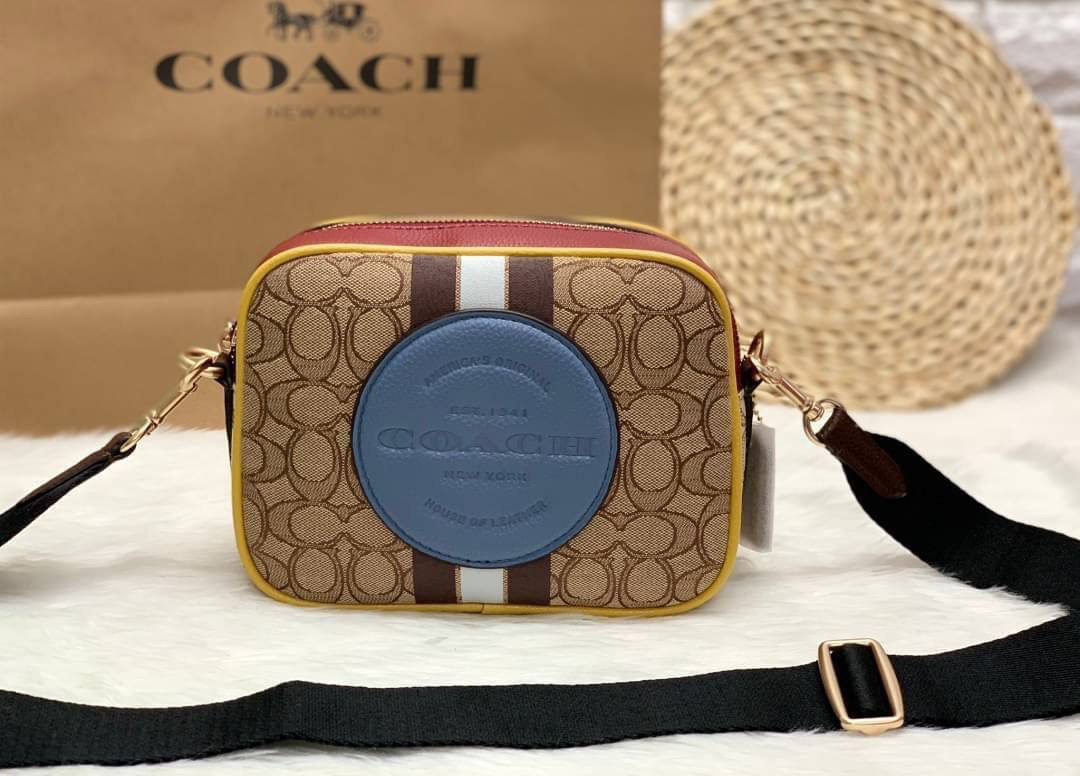 Coach Dempsey Camera Bag In Signature Jacquard With Stripe And Coach Patch ((1912)) พร้อมส่งที่ไทย! กระเป๋าสะพายครอสบอดี้ร์กรือสะพายข้างได้ วัสดุJacquard+หนังแท้ สวยงามมากๆค่ะ