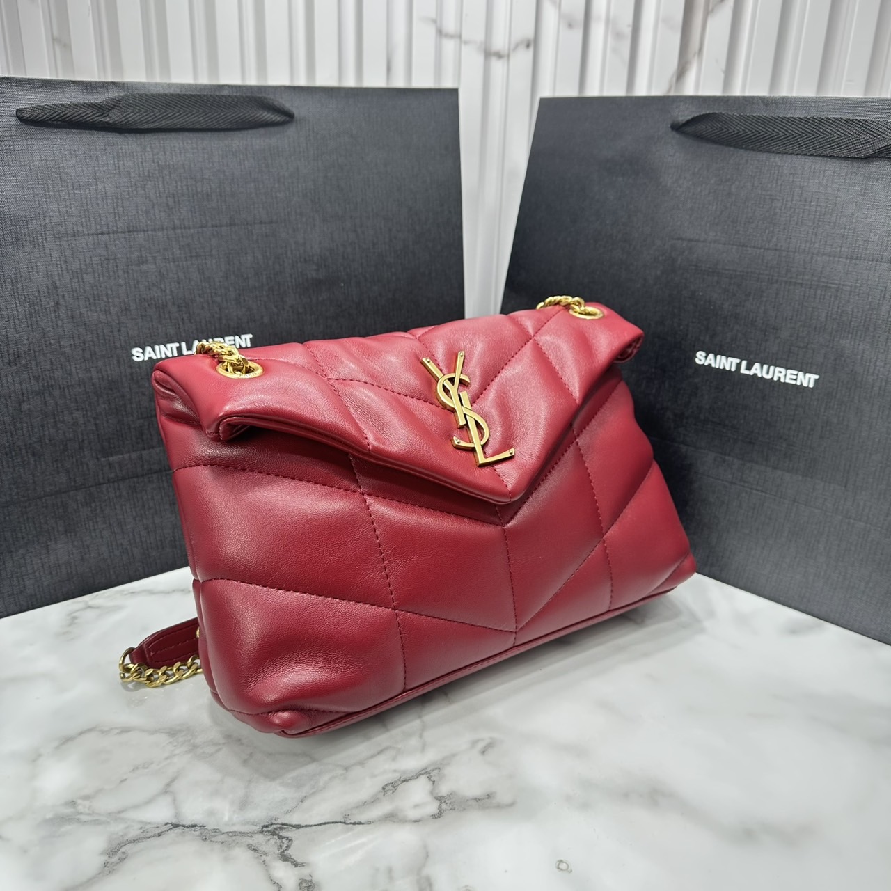 ORI หนังแท้ | 28cm YSL PUFFER SMALL in Nappa leather กระเป๋าสะพายรุ่นยอดนิยม ทรงสวย ใช้ได้บ่อยไม่มีเบื่อ วัสดุหนังสัมผัสนิ่มมือ ดีไซน์เรียบหรู ดูแพง สะพายได้หลากหลาย