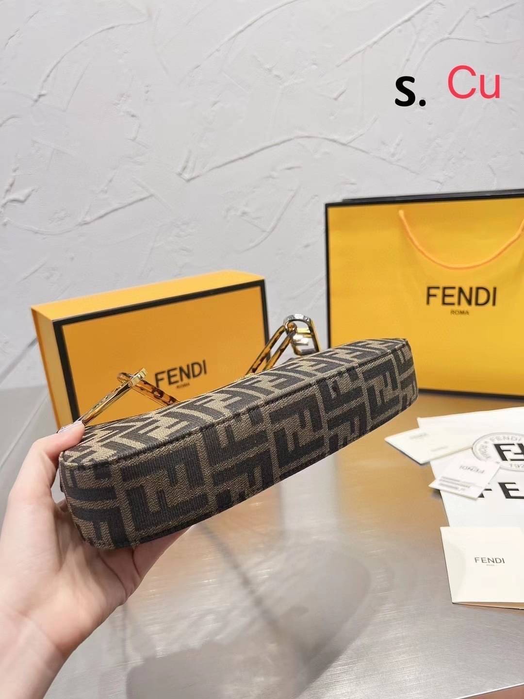 Fendi O'Lock Swing tapestry fabric pouch / Fendi Shoulder Bag กระเป๋าสพายไหล่เฟนดิ พร้อมสายสะพาย 2 เส้น สวยหรู ภาพถ่ายจากงานขายจริง ใช้งานต่างประเทศได้