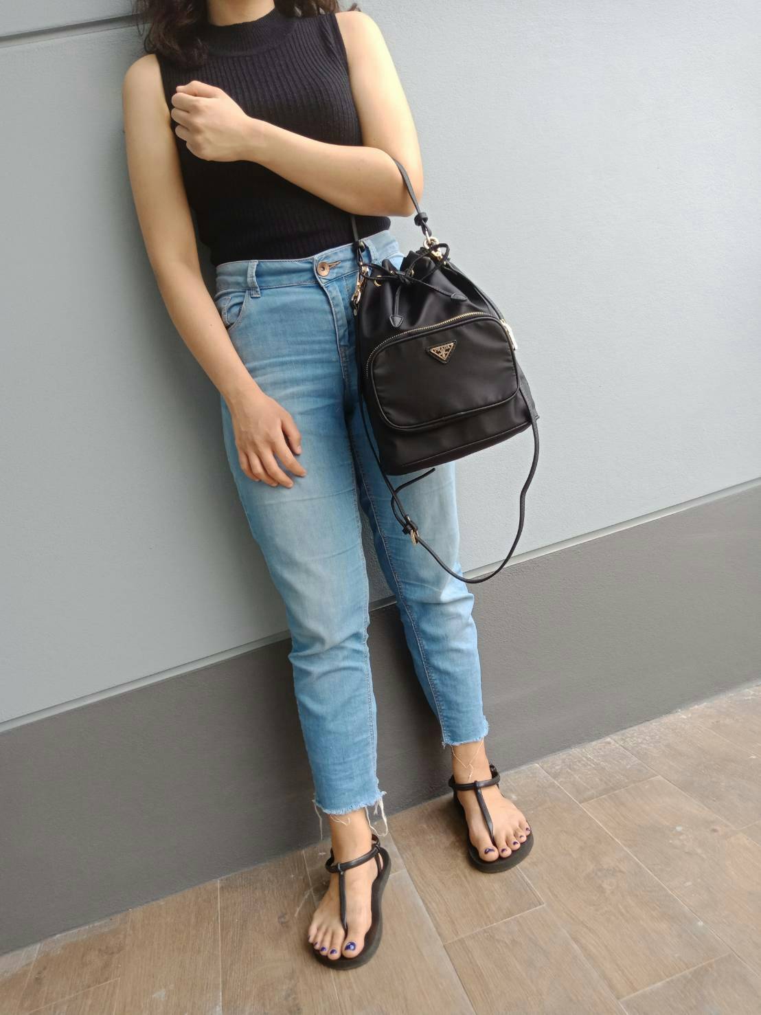 ใครๆก็หลงรัก **ทรงขนมจีบ 🐰 งานพรีเมี่ยมกิ้ฟ จากเคาเตอร์ต่างประเทศ จากแบรนด์ PRADA ค่า เป็นกระเป๋าผ้า nylon silk เนื้อหนาซับในอย่างดี จุดเด่นคือ กระเป๋าสามารถ จุของได้เยอะมาก ด้านในมีช่องซิปพร้อมช่องใส่ของอีกหนึ่งช่อง น้ำหนักเบา ถือแล้วสวยมากๆ จุขอ