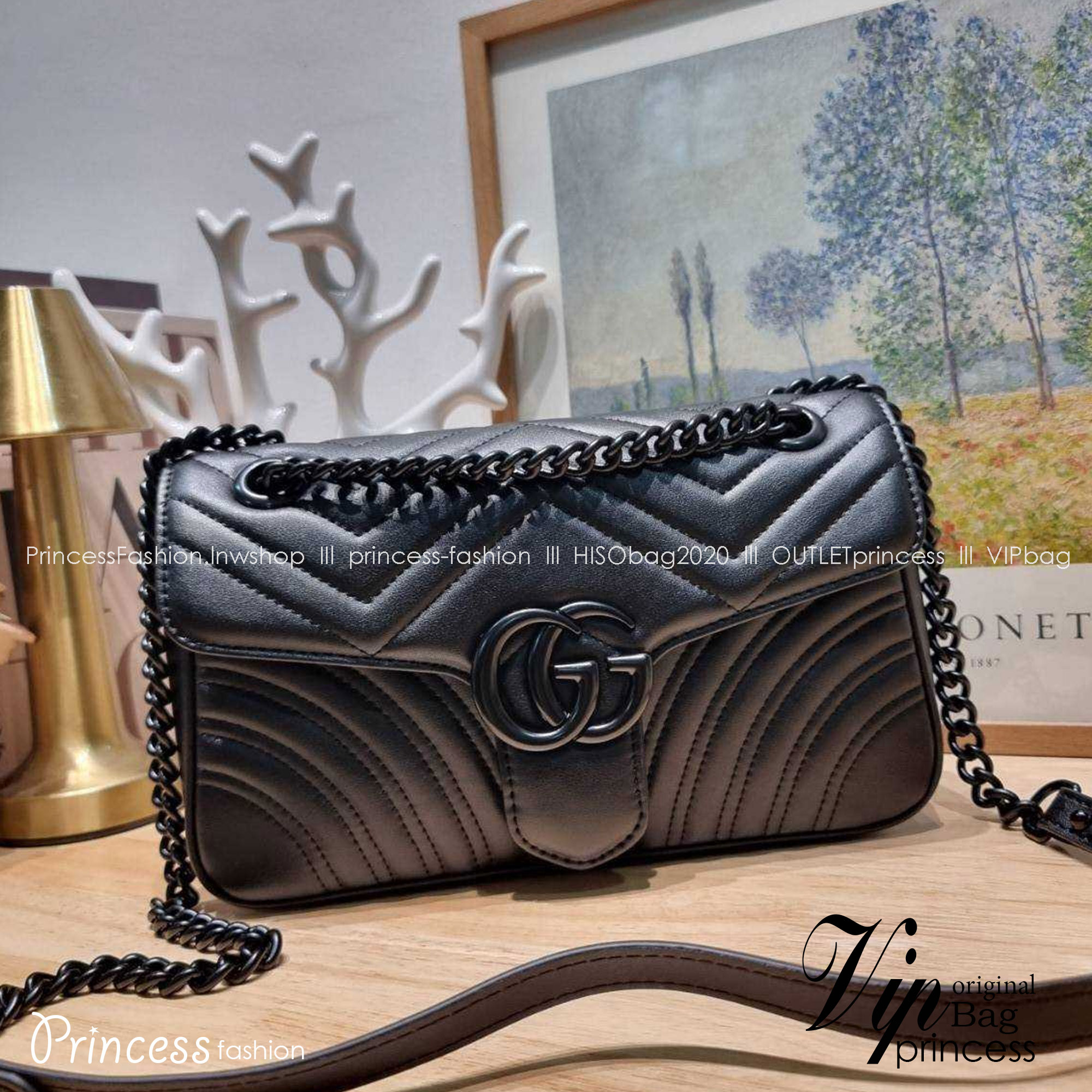 GG MARMONT SHOULDER BAG กระเป๋าสะพายข้างรุ่นคลาสสิค ดีไซน์ใหม่ อะไหล่ดำ สะพายขับผิว ดูแพง อัพลุคได้สบายๆ เปิด-ปิดด้วยตัวกดล็อคแน่นหนา ด้านหลังดีไซน์รูปหัวใจ 🖤