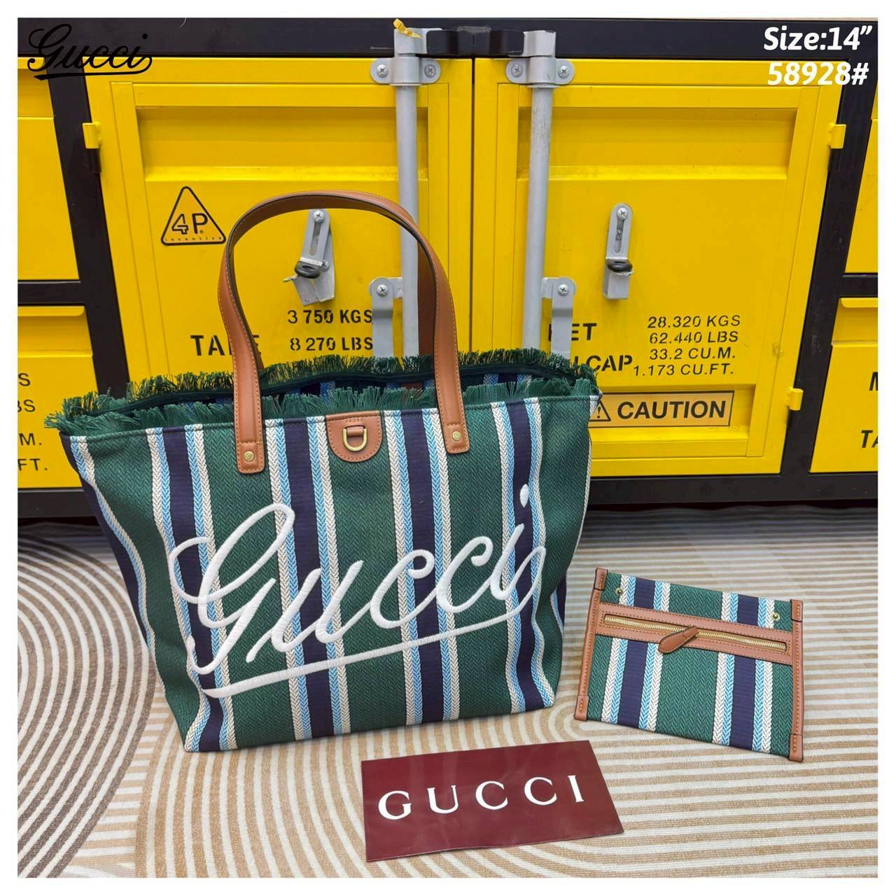Gucci Embroidered large canvas tote bag Variation multicolor canvas กระเป๋าสะพายทรงโท้ทใบใหญ่ โดดเด่นผ้าแคนวาสฝ้ายลายทางสะดุดตา ตกแต่งด้วยงานปักลาย Gucci ด้านหน้า คอลเลคชั่นฤดูใบไม้ผลิ/ฤดูร้อน 2025