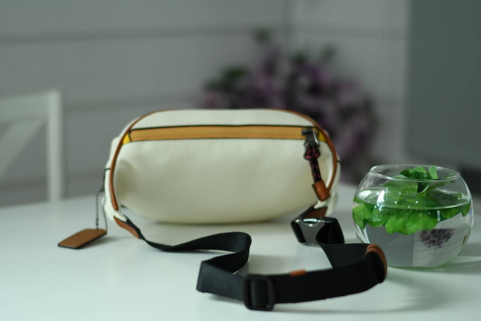 ของแท้ 💯% Coach Micky Mouse Disney Chest Bag 3747 collection Japan Limited Edition Women’s Full Leather กระเป๋าสะพายคาดอก/เอว ขนาดพอเหมาะ ใส่มือถือ iphone+ เปิดปิดด้วยซิป ด้านหน้ามี Logo mickey mouse