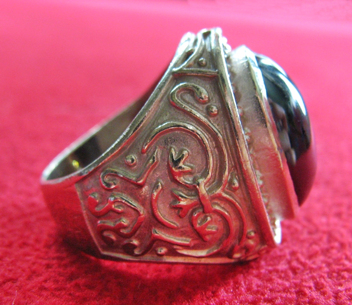 สินค้าจองค่ะ แหวนพลอยมณีใต้น้ำ(เพชรพญานาค)สีดำเนื้อทองขาวล้อมเพชร(ทุกราศี)ค่ะ