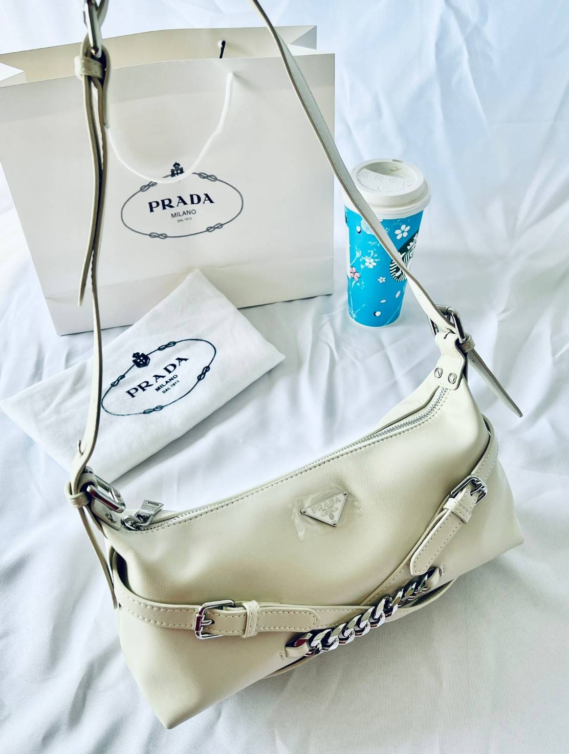 PRADA LEATHER SHOULDER BAG พร้อมส่งที่ไทย 📌เข้าใหม่ สวยหนักมากก จำนวนจำกัดค่ะ! ใบเดียวเอาอยู่ตลอดวันเลยค่ะ!