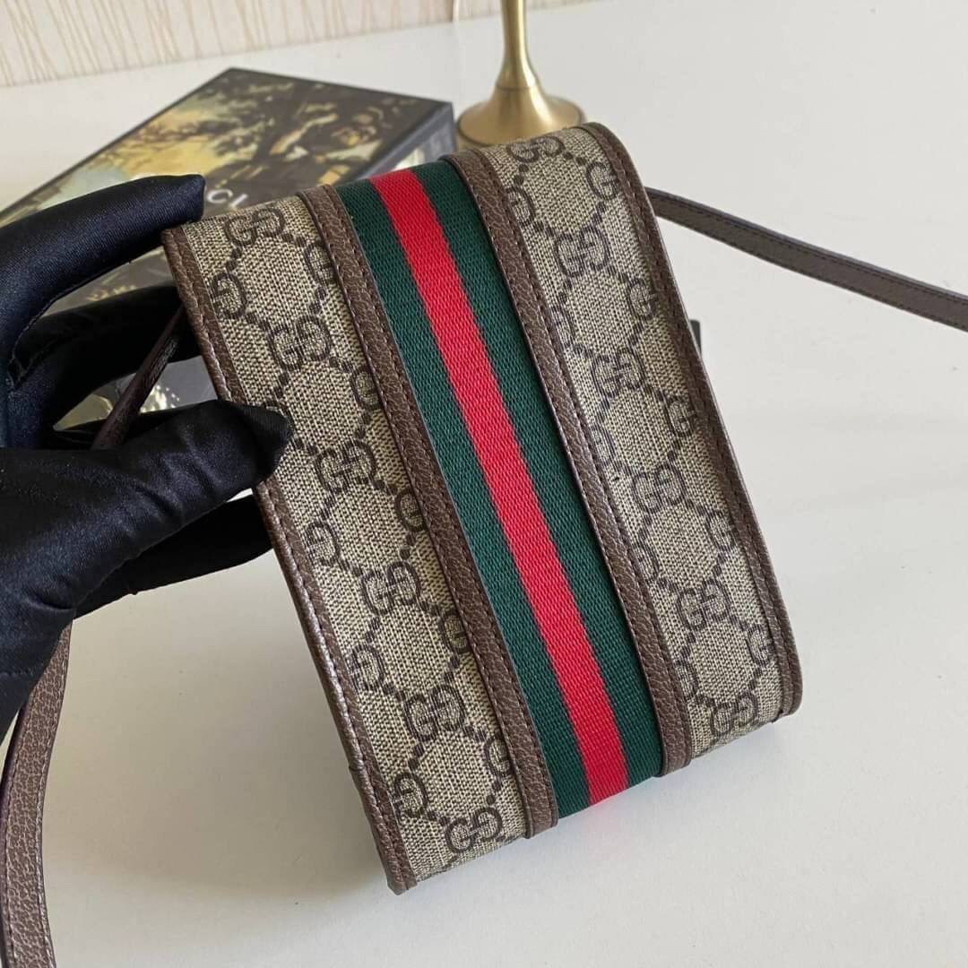 VIP GIFT 】หนังแท้ GUCCI Ophidia mini bag กระเป๋าใส่โทรศัพท์ โดดเด่นทั้งดีไซน์และคุณสมบัติในการใช้งาน ด้วยลวดลายที่มีซิกเนเจอร์เป็นเอกลักษณ์ ตอบโจทย์ความคลาสสิคเข้ากับรูปทรงที่ทันสมัย ทั้งดาราเซเลบต่างนิยมใช้กัน เรียกได้ว่าใคร ๆ ก็ต้องมีติดตัวไว้สักใบหนึ่ง