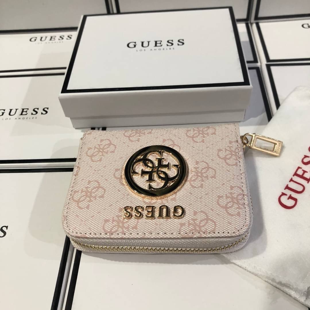 GUESS Women’s Small Wallet กระเป๋าสตางค์แบบสั้น อะไหล่ทอง ขนาดกะทัดรัดพกพาสะดวก ช่องใส่บัตรได้ถึง 6 ช่อง