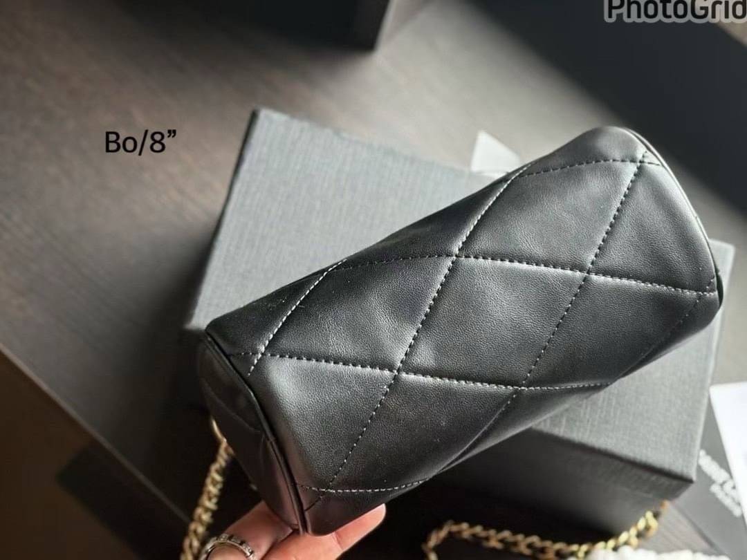 YSL Sade Mini Tube Bag กระเป๋าสะพายไหล่ดีไซน์ทรงกระบอก ให้คุณสนุกไปกับทุกสไตล์การแต่งตัว สวยหรูเรียบง่าย คงเอกลักษณ์ที่ให้ความเป็นผู้ดีในตัว -- [รับตัวแทนกระเป๋า]