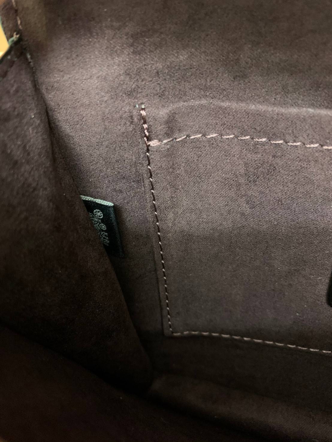 พร้อมส่งถึง8สี ห้ามพลาดค่ะ! COACH KLARE CROSSBODY BAG ((91019//91174//90400//1424//90635)) พร้อมส่งที่ไทย กระเป๋าสะพายครอสบอดี้ร์หรือสามารถทบเป็นสายคู่คล้องไหล่ได้ด้วยค่ะ หนังแท้ แต่ละสีทำลายหนังได้สวยงามแตกต่างกันออกไปนะคะ ✔️ห้อยด้วยป้ายแบรนด์แบบโ