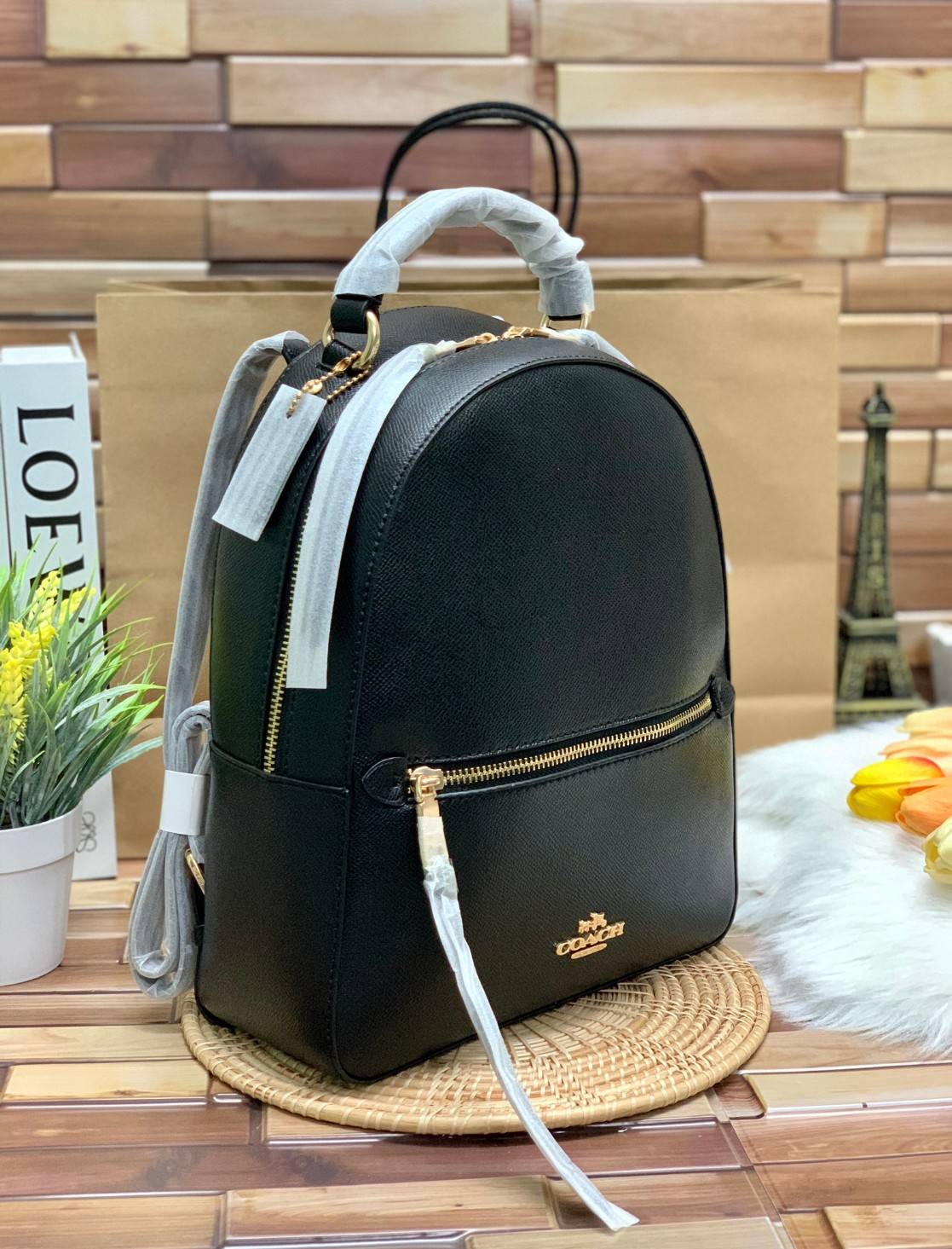 COACH JORDYN BACKPACK IN BLOCKED SIGNATURE ((76622//76624//76715)) พร้อมส่ง กระเป๋าสะพายหลังแบบมีหูหิ้ว หนังแท้ หนังนิ่มอย่างดีเลยค่า ด้านหน้ามีช่องซิปหนึ่งช่องสำหรับใส่ของจุกจิกนะคะ เปิดปิดช่องหลักแบบซิปคู่ หัวซิปมีหนังห้อยมาให้ ภายในกระเป๋าโล่งใส่สัมภาร