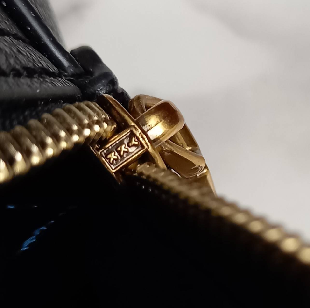 OUTLET 】COACH Camera Bag In Colorblock With Coach Patch (COACH F79278) 🍁หายากมากๆแล้วรุ่นนี้**จะถือ หรือสะพาย ได้ตามใจสั่ง //วัสดุหนังแท้เต็มใบ คุณภาพหนังดีมากๆ ปักโลโกตัวC ด้านหน้า ดูดีแบบไม่ซ้ำใคร //มาพร้อมสายสะพาย 2 สาย >>สายหนัง และสายสป