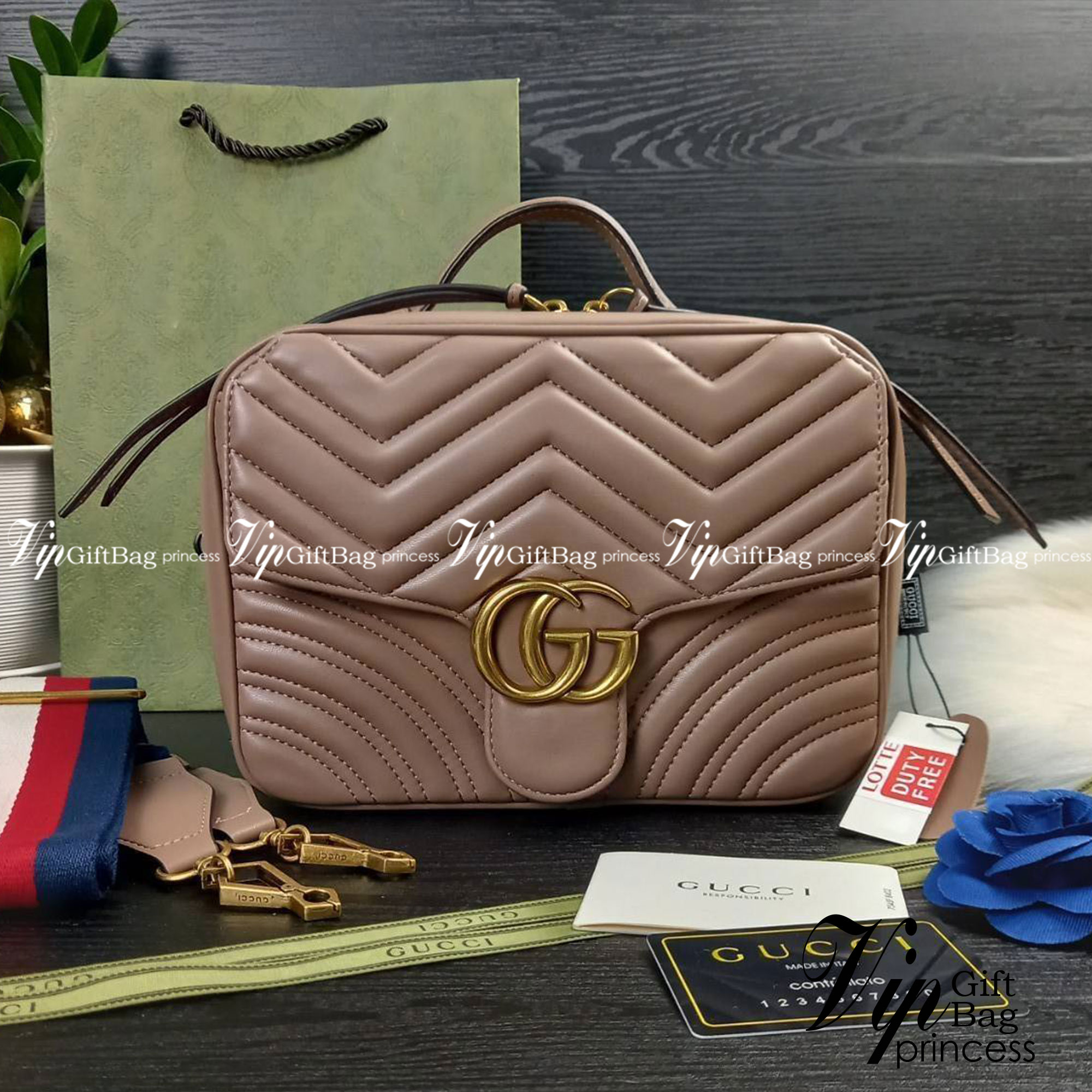 VIP GUCCI GG MARMONT TOP HANDLE SHOULDER BAG / BOLSA GG MATELASSE กระเป๋าถือ กระเป๋าสะพาย คอลเลคชั่นสุดหรู มาพร้อมสายสปอร์ตสะพายยาว สามารถปรับระดับได้ ถอดได้ เป็นอีกรุ่นที่โดดเด่นมากๆ การใช้งานคล้องตัวสุดๆ โดดเด่นด้วยโลโก้ GG ขนาดใหญ่เป็นเอกลักษณ์