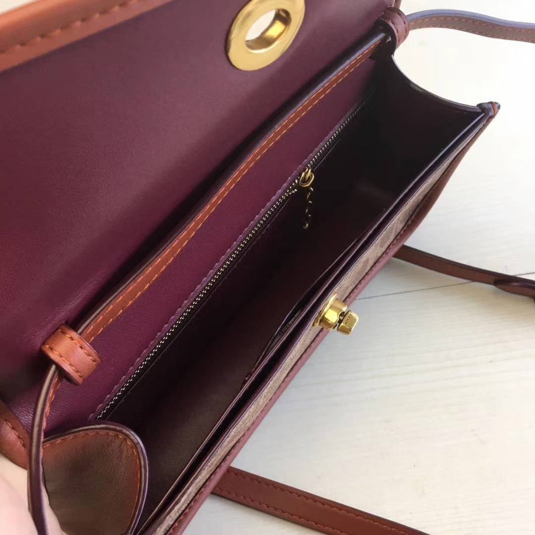 OUTTLET 】Auth Coach 1941 Turnlock Clutch Crossbody Bag พร้อมส่งที่ไทย
