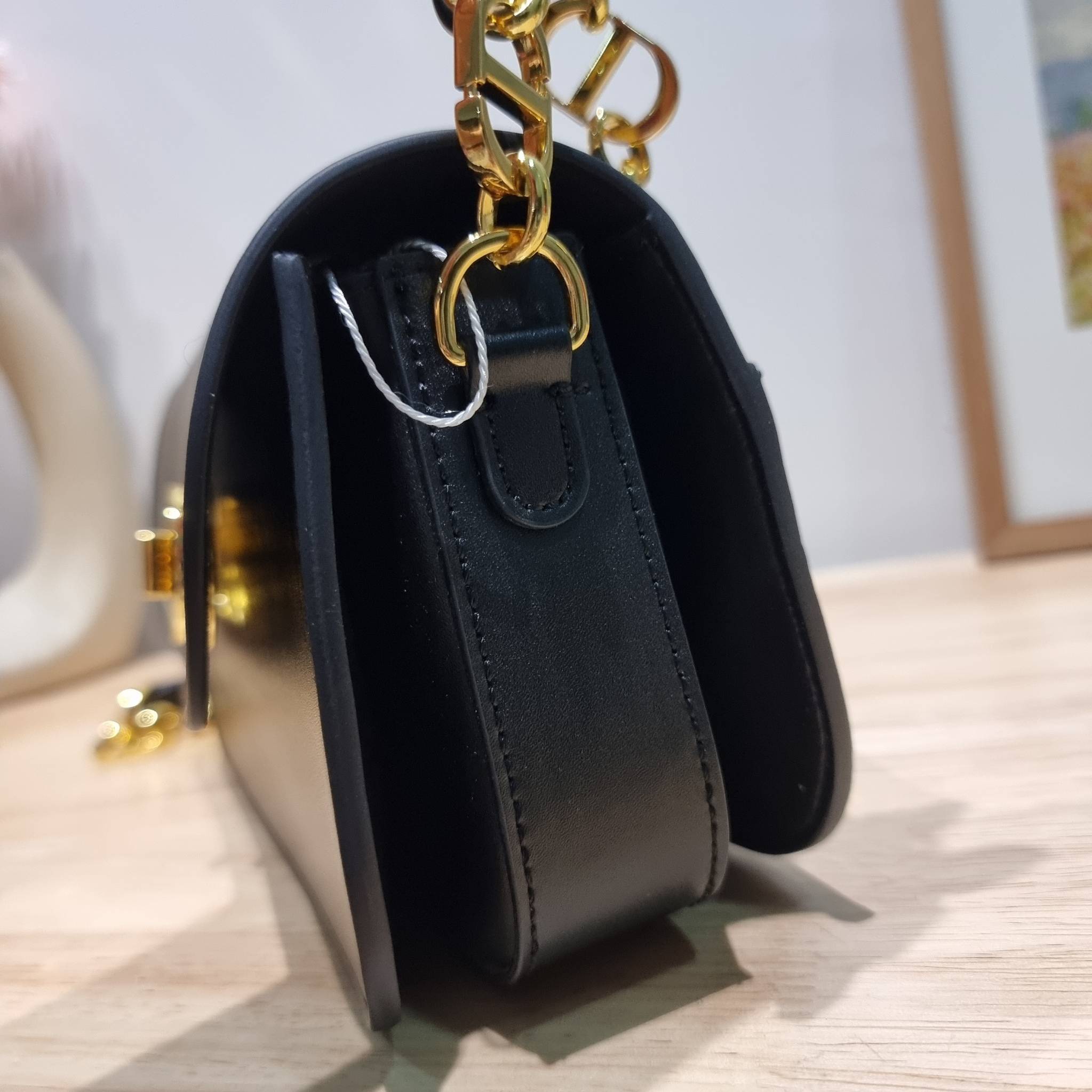 DIOR 30 MONTAIGNE AVENUE BAG สวยหรู ดีเทลแพง ต้องยกให้ไอเท็มนี้เลย กับกระเป๋าสะพายข้าง