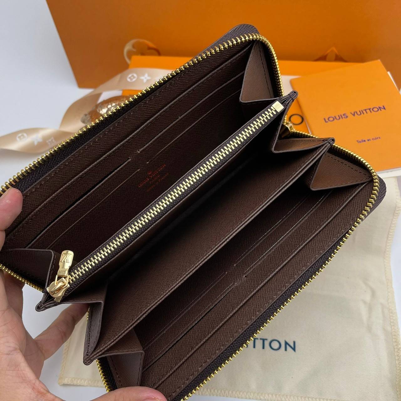 พรีเมี่ยมกิ๊ฟแท้ 100% 】พร้อมส่งที่ไทยที่นี่ที่เดียว Louis Vuitton wallet 19cm Gift Box Set