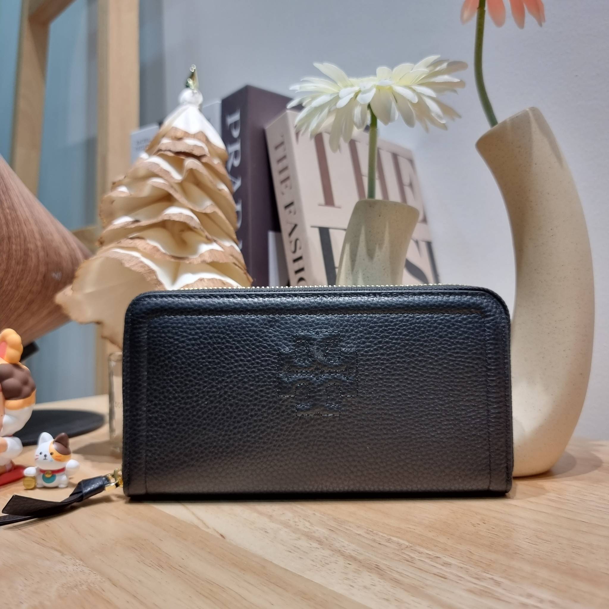 TORY BURCH THEA MULTI GUSSET ZIP CONTINENTAL WALLET กระเป๋าสตางค์ใบยาวเบสท์เซลเลอร์ ขนาดกำลังพอเหมาะ ดีไซน์เรียบหรู